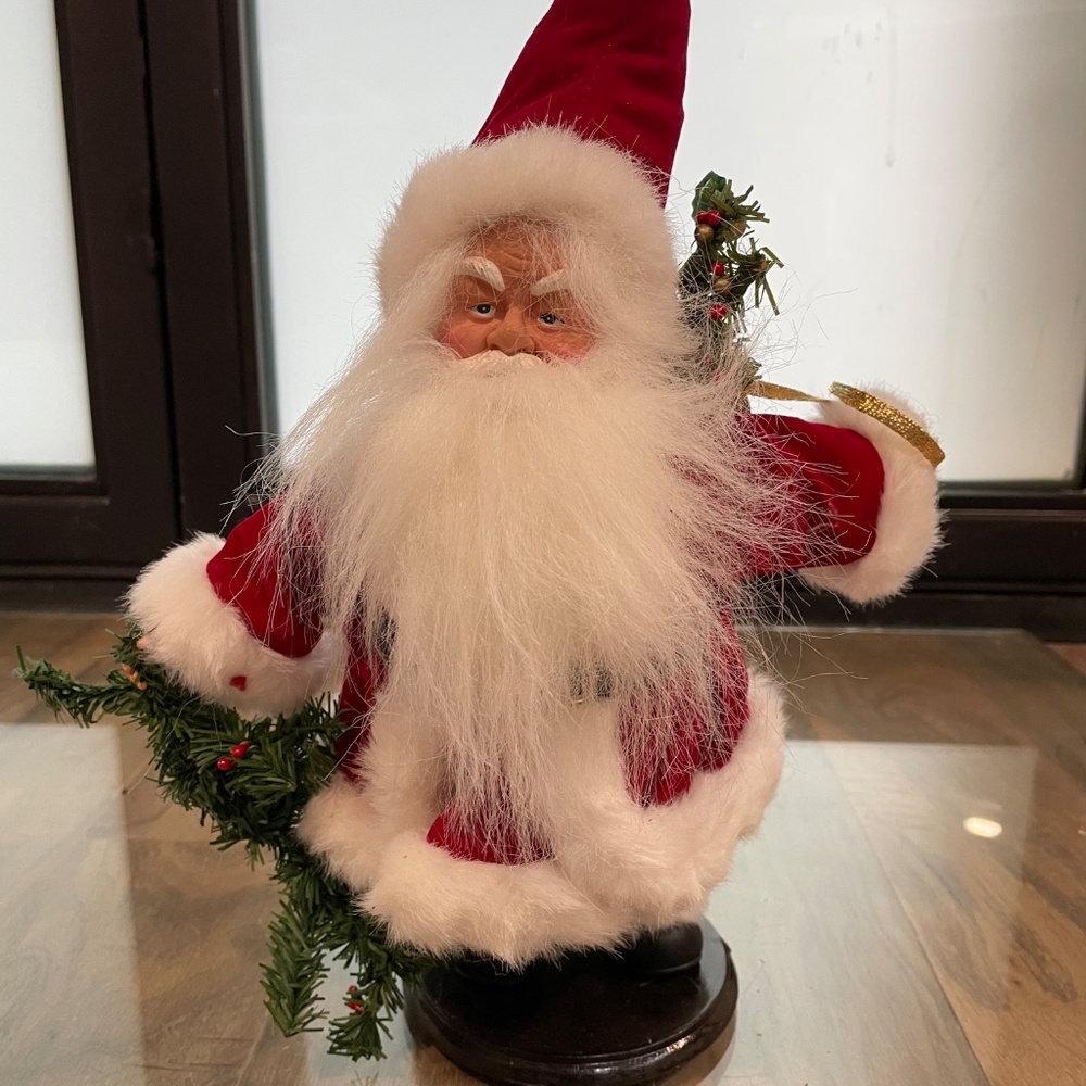 Excellent Condition Santa Statue